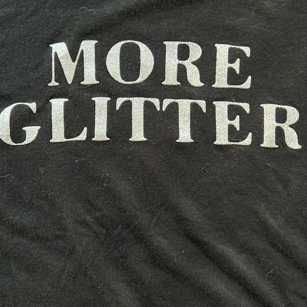 Graphic T-shirt - Picture 2 of 4